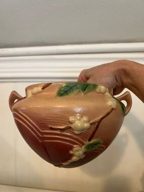 1947 Roseville Snowberry Jardiniere hanging planter